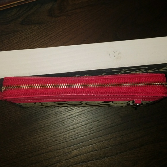 NWOT Coach Signature Wallet with Strawberry charm - Picture 2 of 6